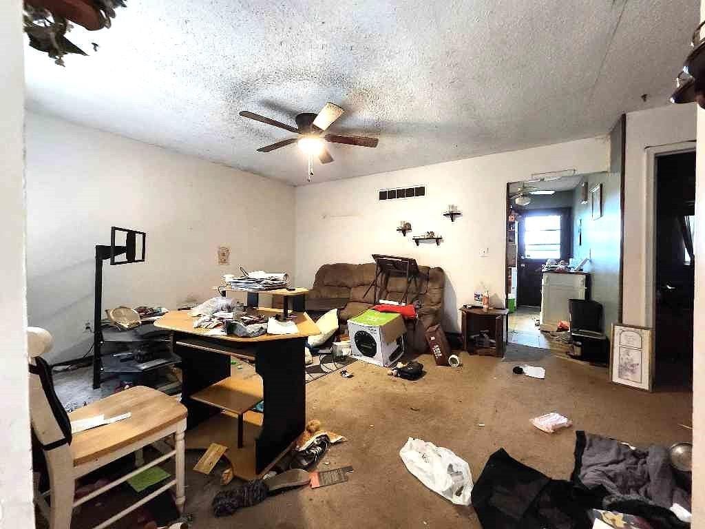 Open floor plan and carpet at 4934 Dixie Avenue, Kansas City, KS 66106
