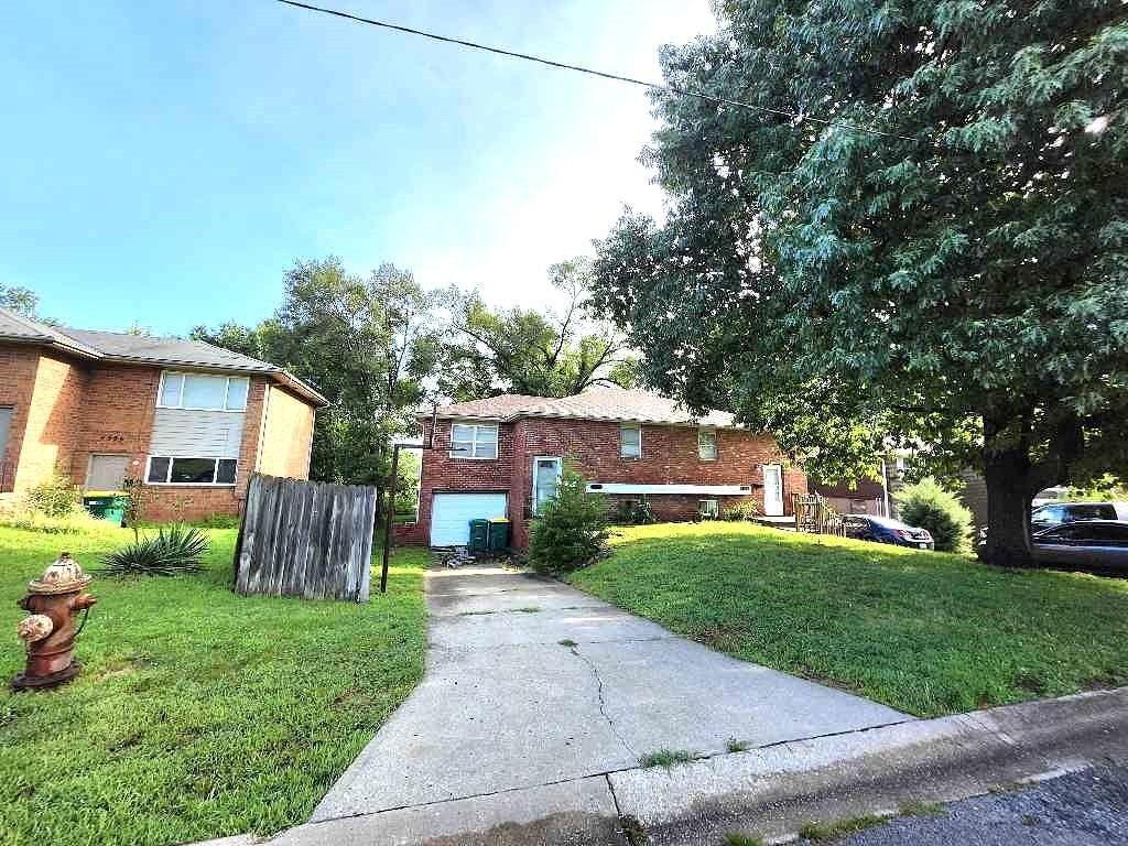Photo 17 of 27 - 4934 Dixie Avenue, Kansas City, KS 66106