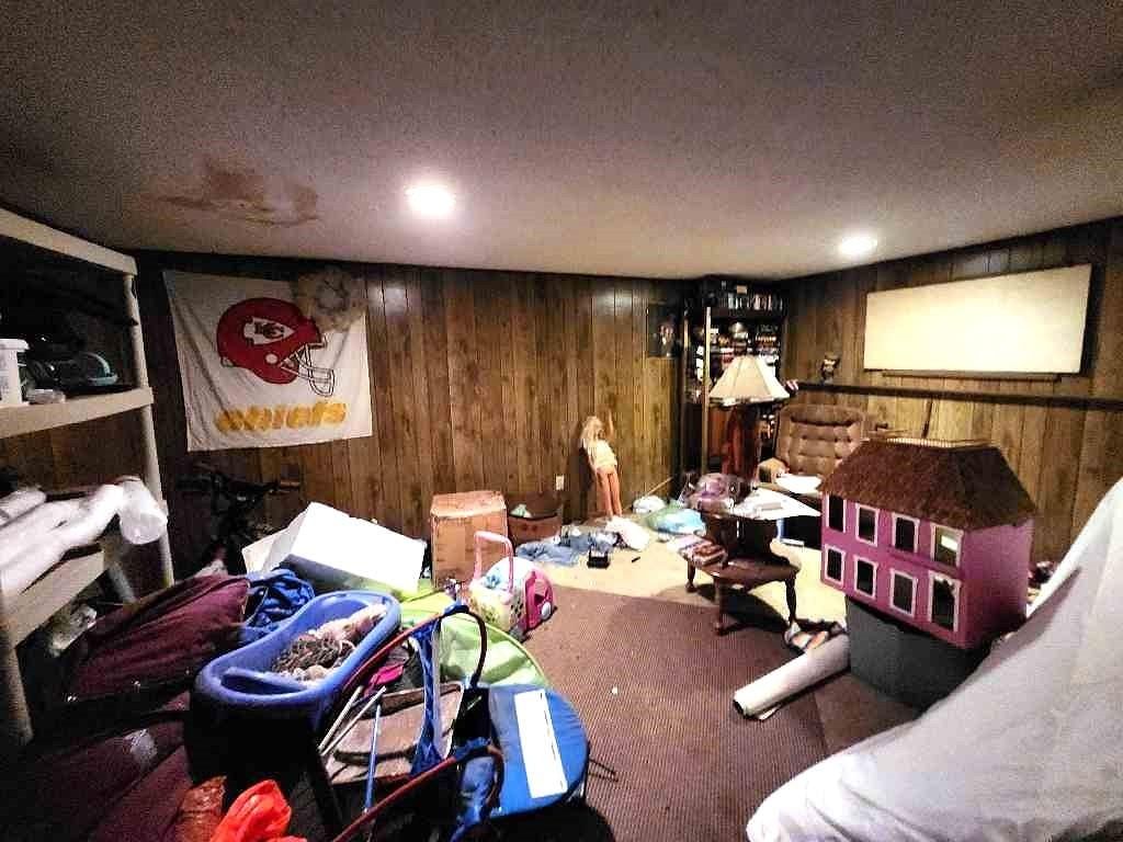 Shiplap / paneling at 4934 Dixie Avenue, Kansas City, KS 66106