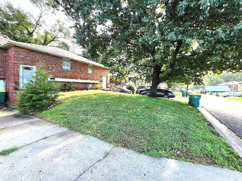 Photo 18 of 27 - 4934 Dixie Avenue, Kansas City, KS 66106