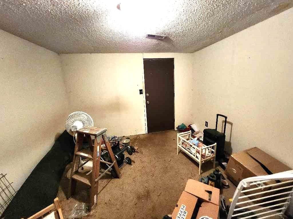 Photo 8 of 27 - 4934 Dixie Avenue, Kansas City, KS 66106