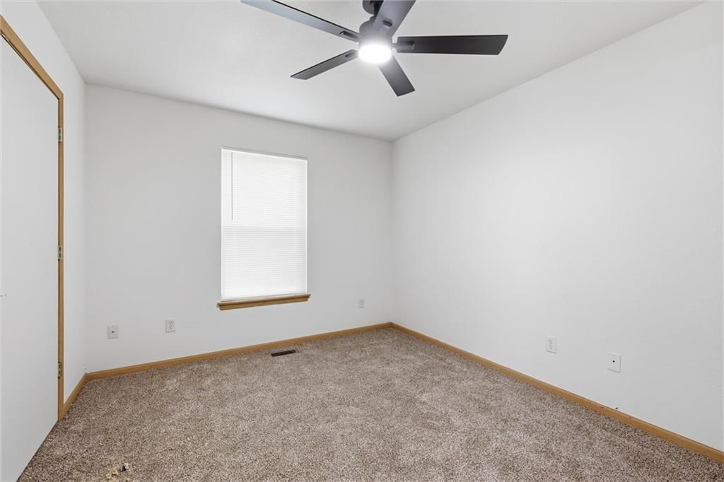 Photo 15 of 23 - 212/14 NW 27th St. Court, Blue Springs, MO 64015
