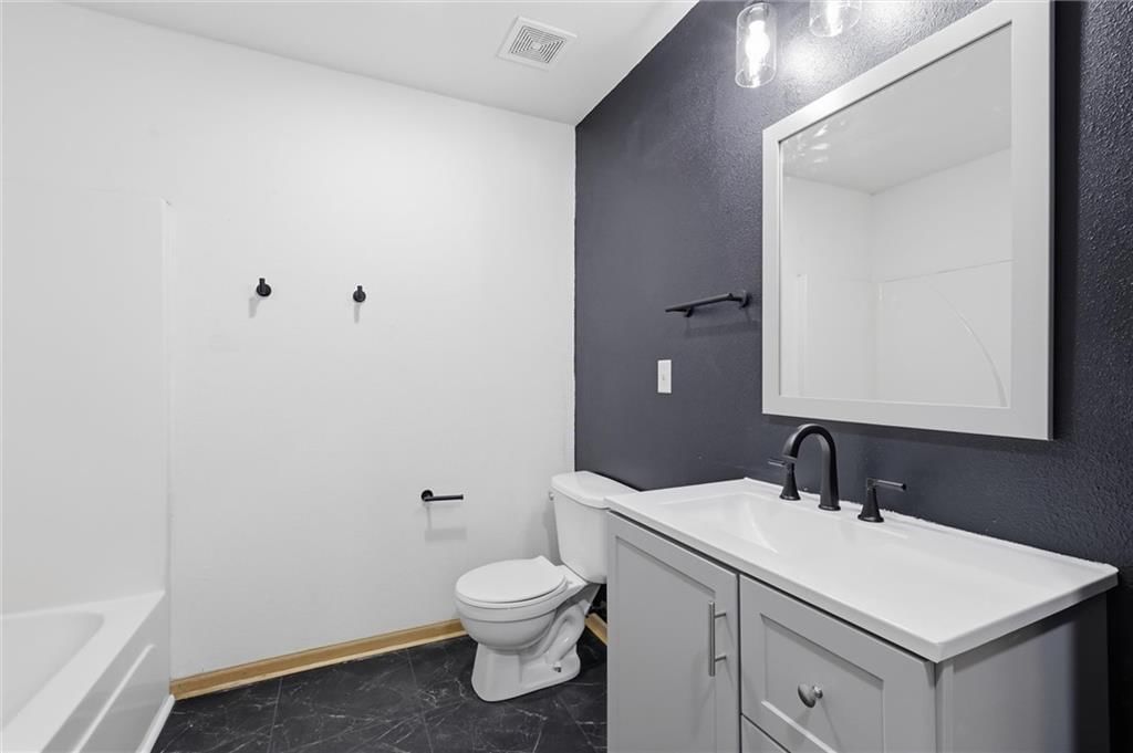 Photo 16 of 23 - 212/14 NW 27th St. Court, Blue Springs, MO 64015