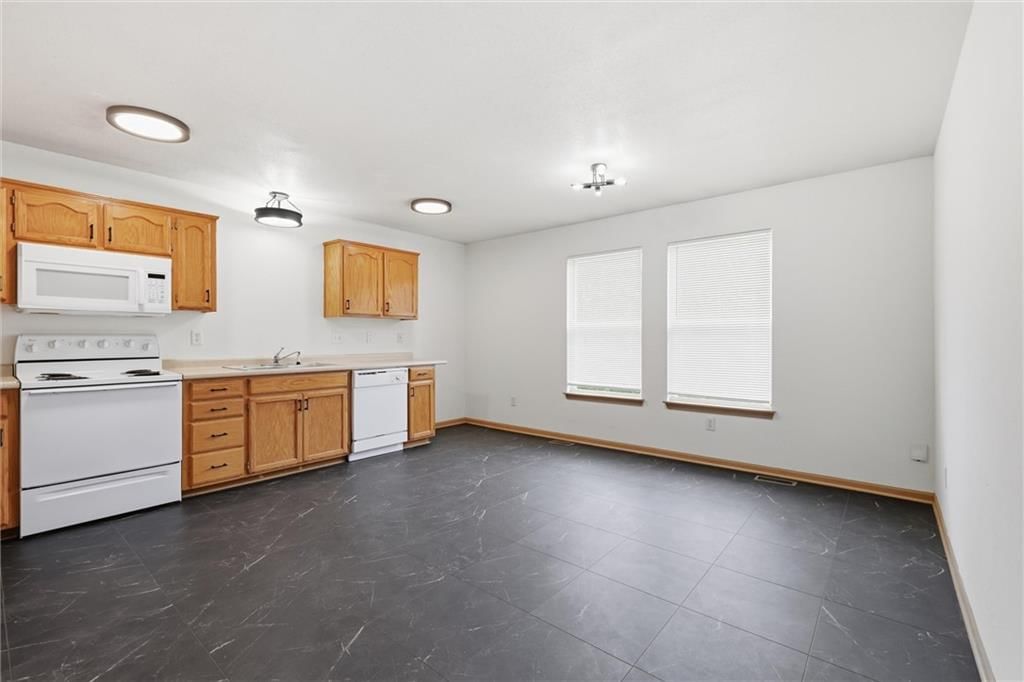 Photo 8 of 23 - 212/14 NW 27th St. Court, Blue Springs, MO 64015