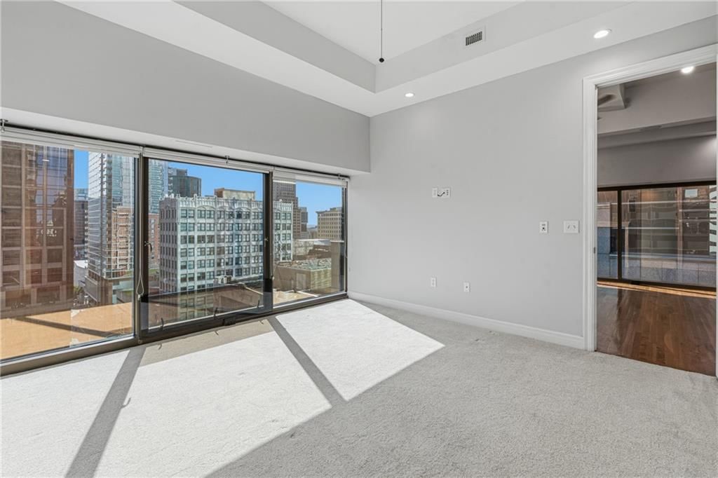 Photo 13 of 61 - 1101 Walnut Street #907, Kansas City, MO 64106