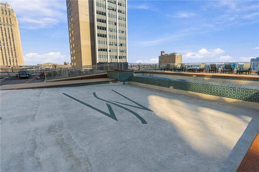 Photo 32 of 61 - 1101 Walnut Street #907, Kansas City, MO 64106