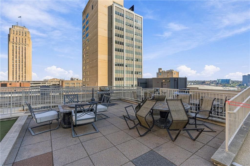 Photo 39 of 61 - 1101 Walnut Street #907, Kansas City, MO 64106