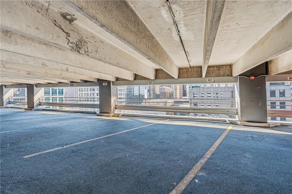 Sport court at 1101 Walnut Street #907, Kansas City, MO 64106