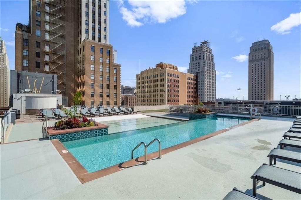Photo 35 of 61 - 1101 Walnut Street #907, Kansas City, MO 64106