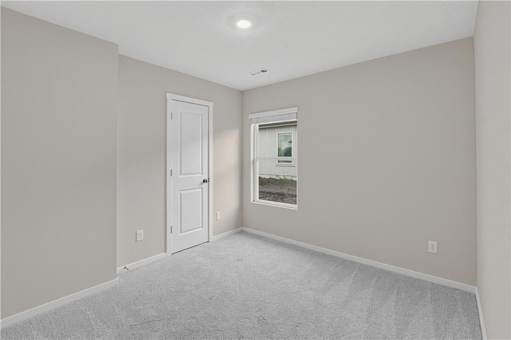 Photo 9 of 14 - 38011 W 207th Terrace, Edgerton, KS 66021