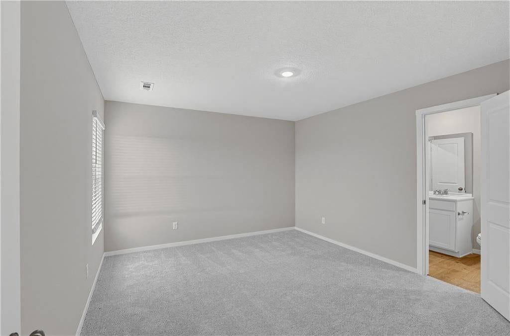 Photo 10 of 14 - 38011 W 207th Terrace, Edgerton, KS 66021