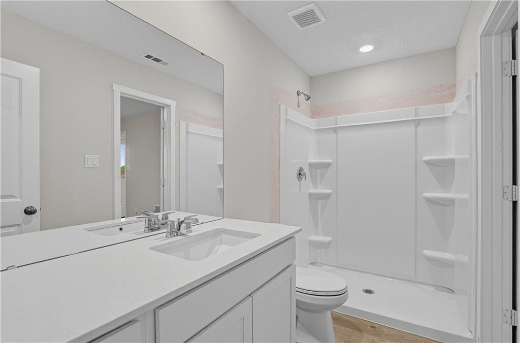 Photo 12 of 14 - 38011 W 207th Terrace, Edgerton, KS 66021