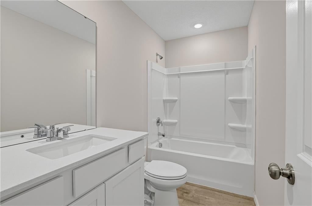 Photo 11 of 14 - 38011 W 207th Terrace, Edgerton, KS 66021