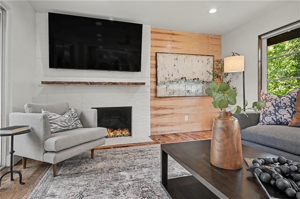 2110 W 71st Terrace, Prairie Village, KS