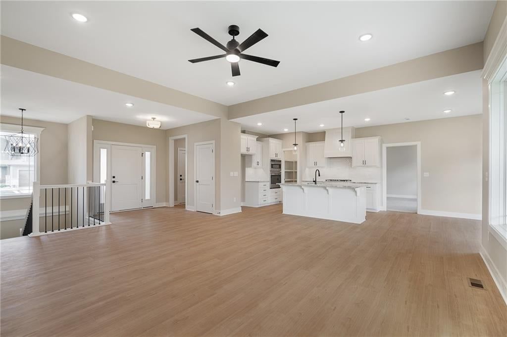 Photo 8 of 27 - 12940 Sewell Avenue, Kansas City, KS 66111