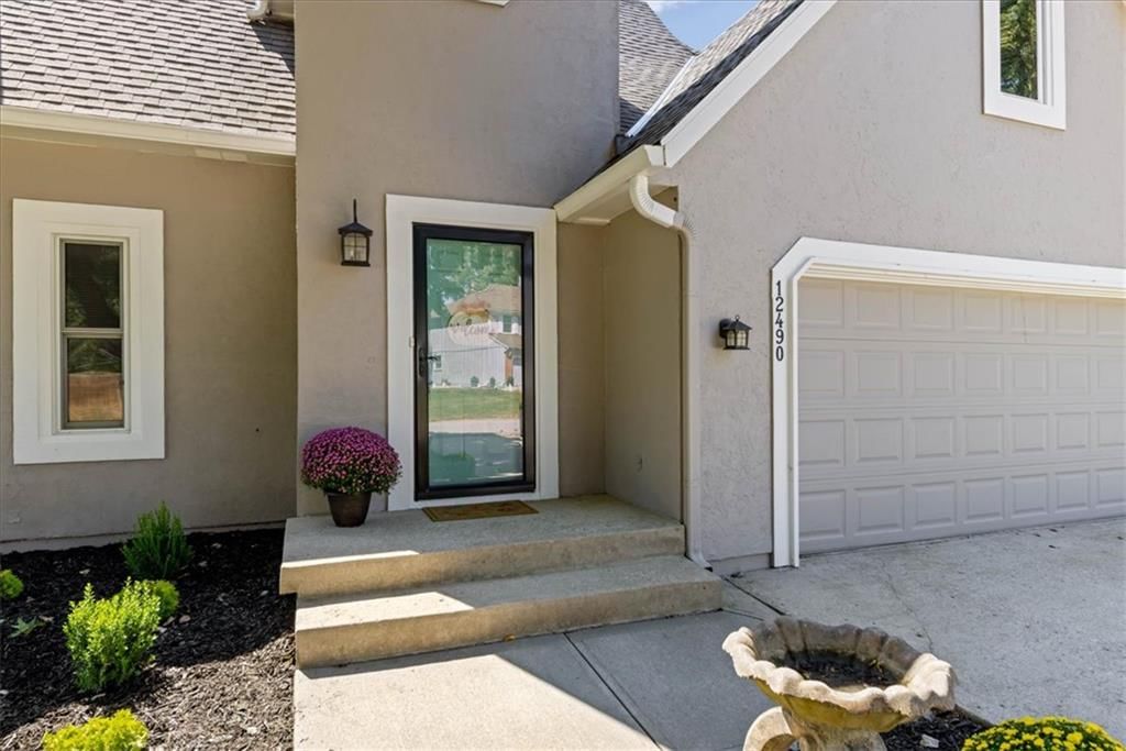 Photo 3 of 35 - 12490 S Ortega Drive, Olathe, KS 66062
