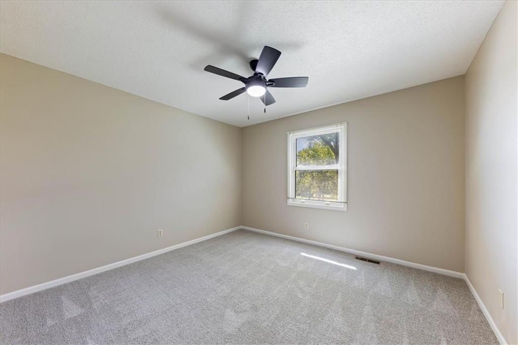 Photo 22 of 35 - 12490 S Ortega Drive, Olathe, KS 66062