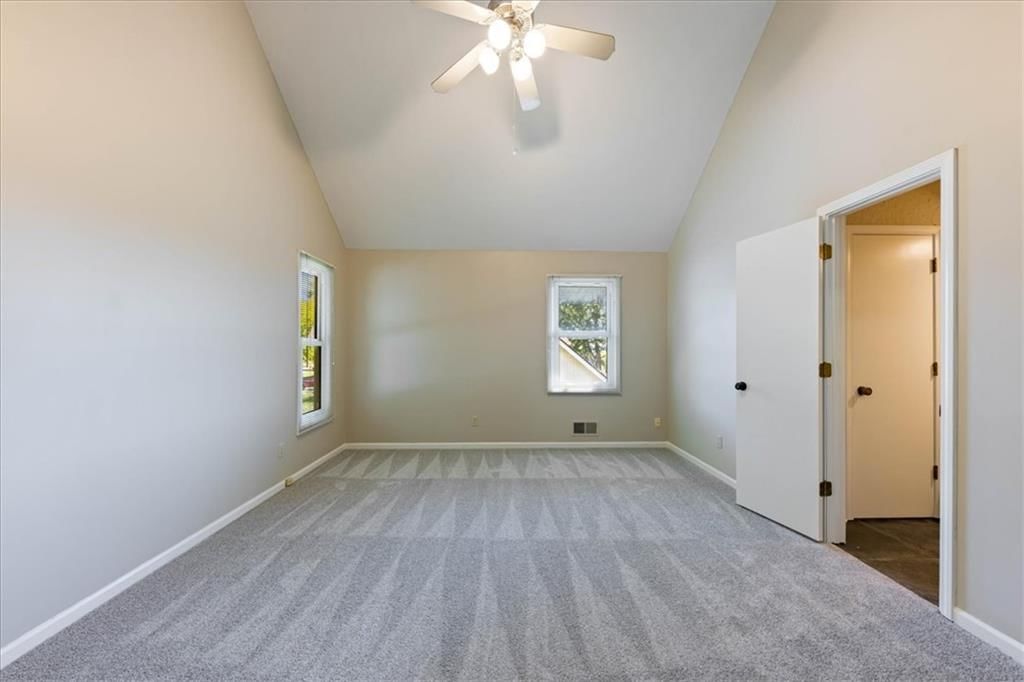Photo 24 of 35 - 12490 S Ortega Drive, Olathe, KS 66062