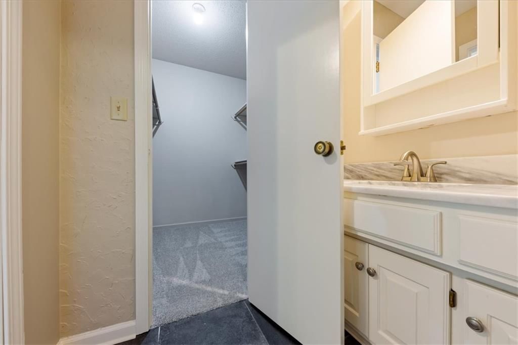 Photo 29 of 35 - 12490 S Ortega Drive, Olathe, KS 66062