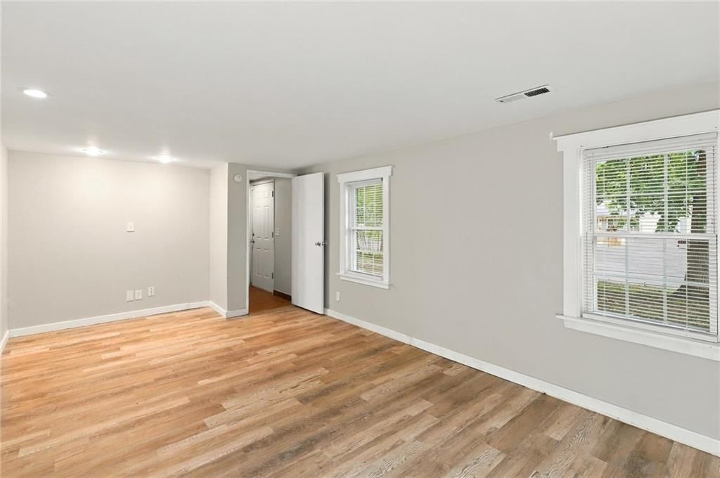 5149 N Palmer Avenue, Kansas City, MO: listing photo 2