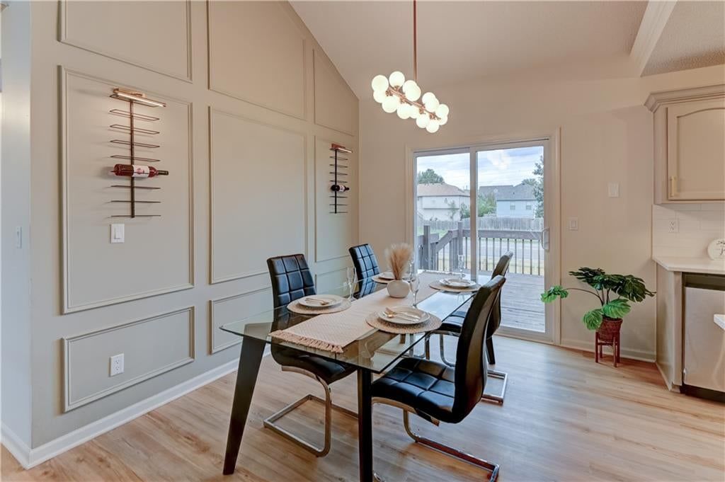 Photo 6 of 46 - 645 Canterbury Lane, Lee's Summit, MO 64063
