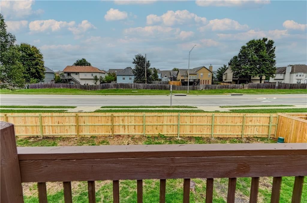 Photo 43 of 46 - 645 Canterbury Lane, Lee's Summit, MO 64063