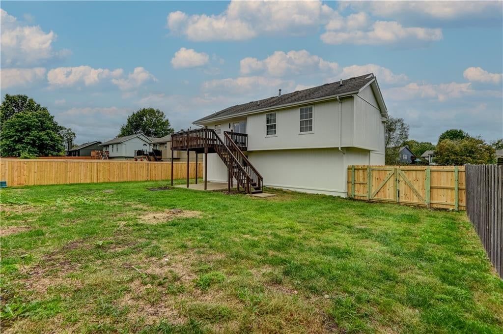 Photo 39 of 46 - 645 Canterbury Lane, Lee's Summit, MO 64063