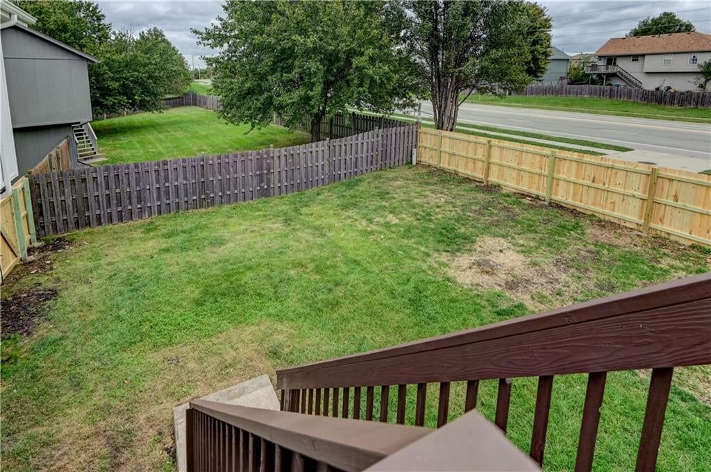 Photo 42 of 46 - 645 Canterbury Lane, Lee's Summit, MO 64063