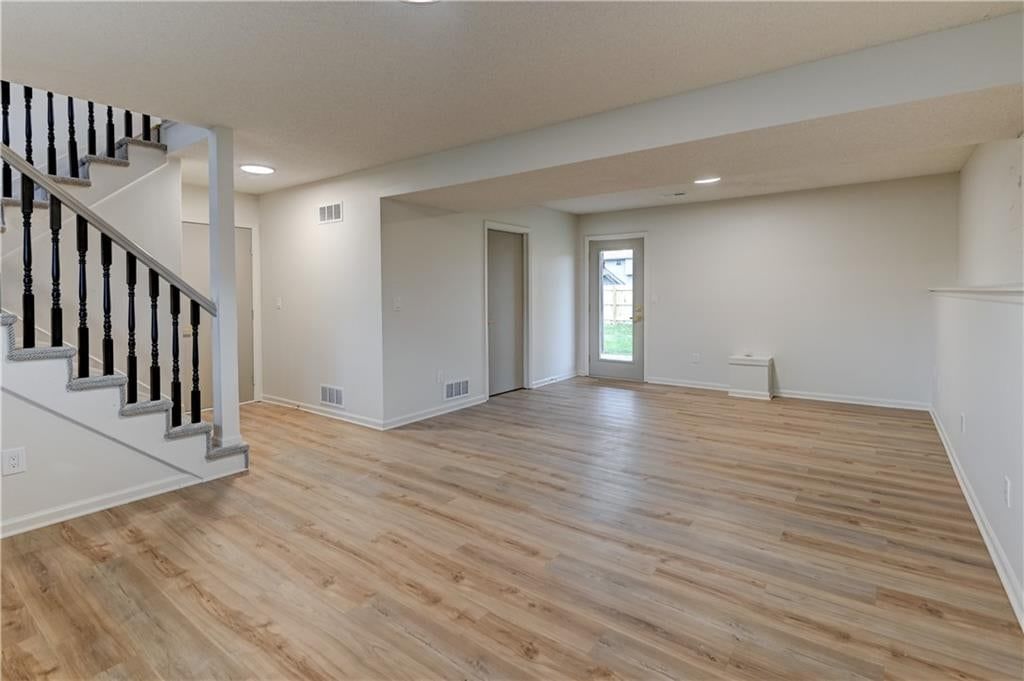Photo 34 of 46 - 645 Canterbury Lane, Lee's Summit, MO 64063