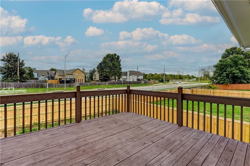 Photo 41 of 46 - 645 Canterbury Lane, Lee's Summit, MO 64063