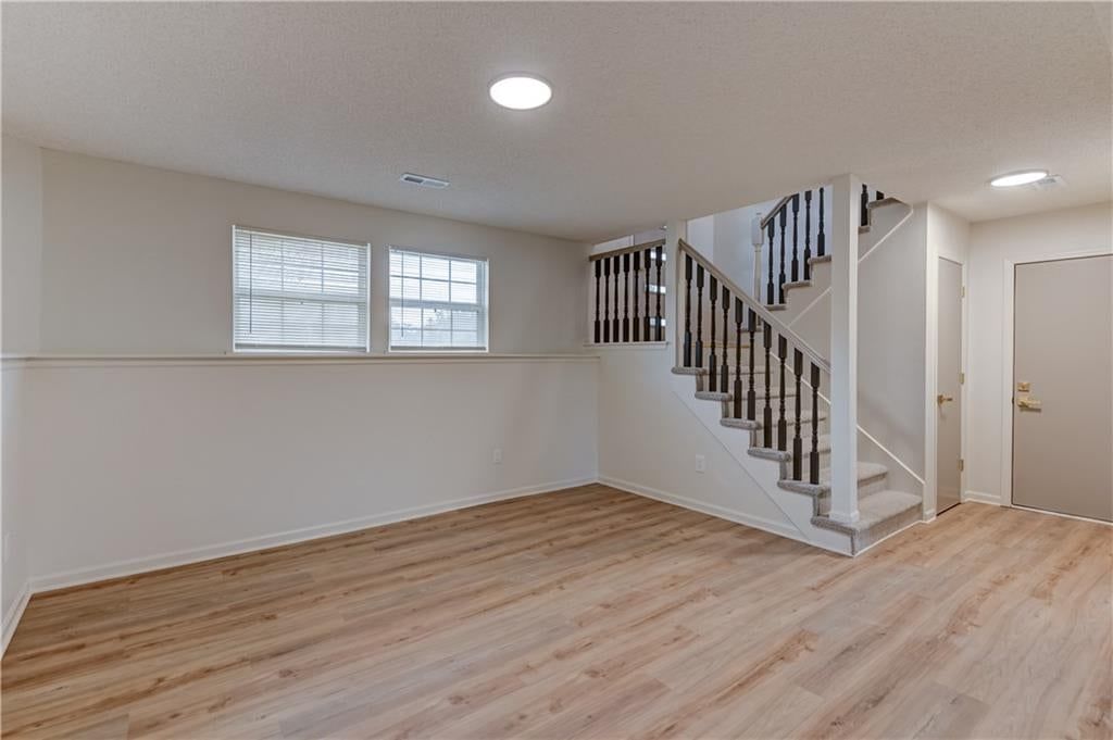 Photo 33 of 46 - 645 Canterbury Lane, Lee's Summit, MO 64063