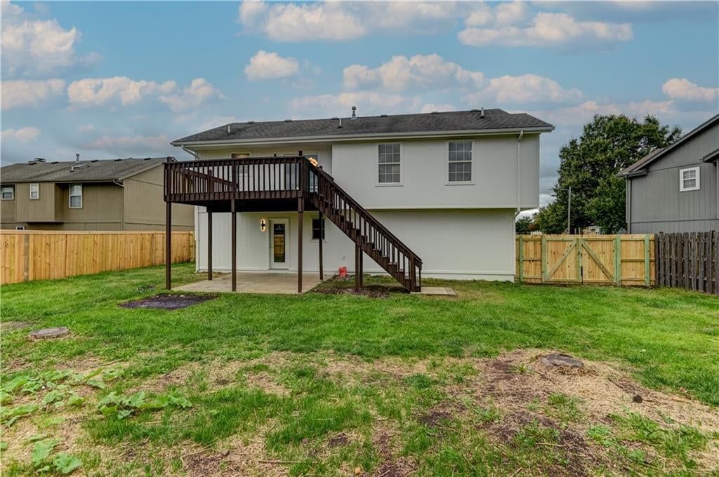 Photo 40 of 46 - 645 Canterbury Lane, Lee's Summit, MO 64063