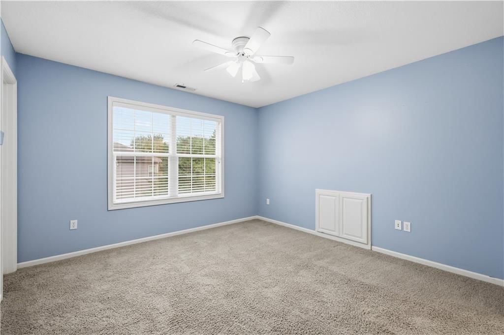 Photo 23 of 33 - 805 SE Willow Place, Blue Springs, MO 64014