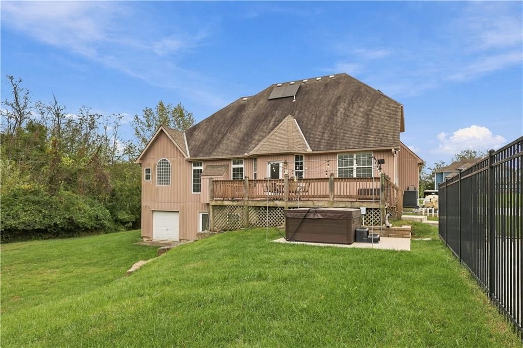 Photo 32 of 33 - 805 SE Willow Place, Blue Springs, MO 64014