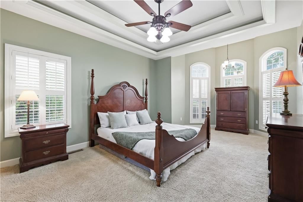Photo 13 of 33 - 805 SE Willow Place, Blue Springs, MO 64014