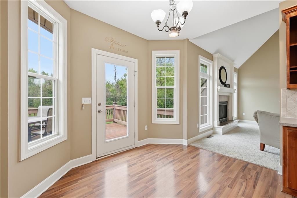 Photo 12 of 33 - 805 SE Willow Place, Blue Springs, MO 64014