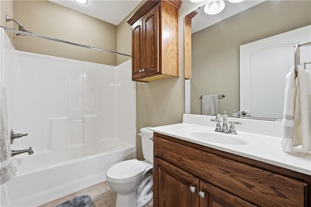 Photo 28 of 33 - 805 SE Willow Place, Blue Springs, MO 64014