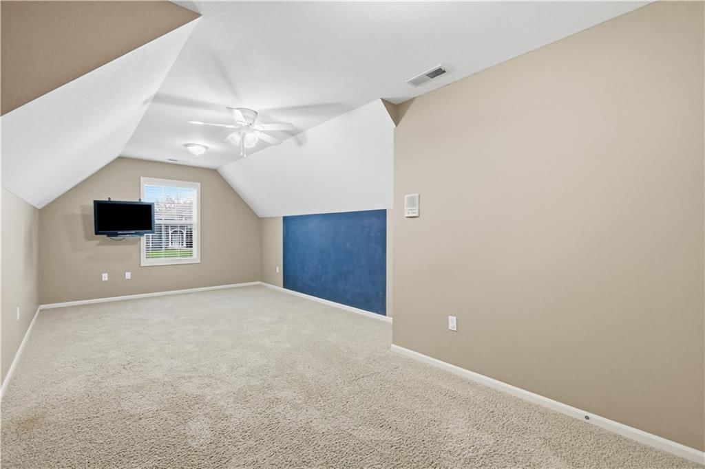 Photo 22 of 33 - 805 SE Willow Place, Blue Springs, MO 64014