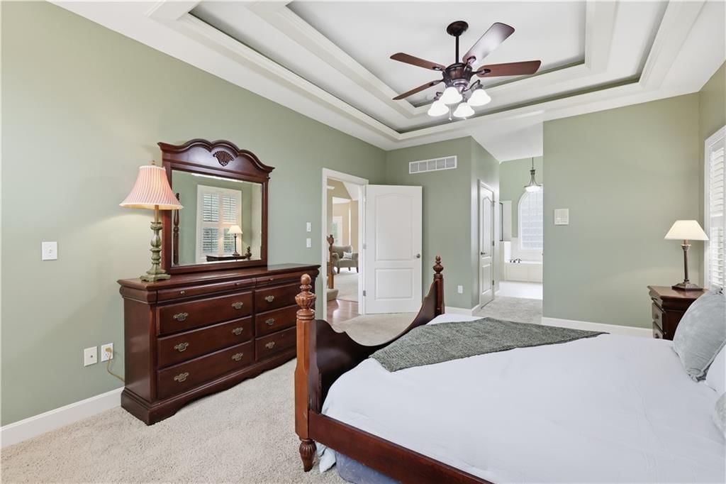 Photo 14 of 33 - 805 SE Willow Place, Blue Springs, MO 64014