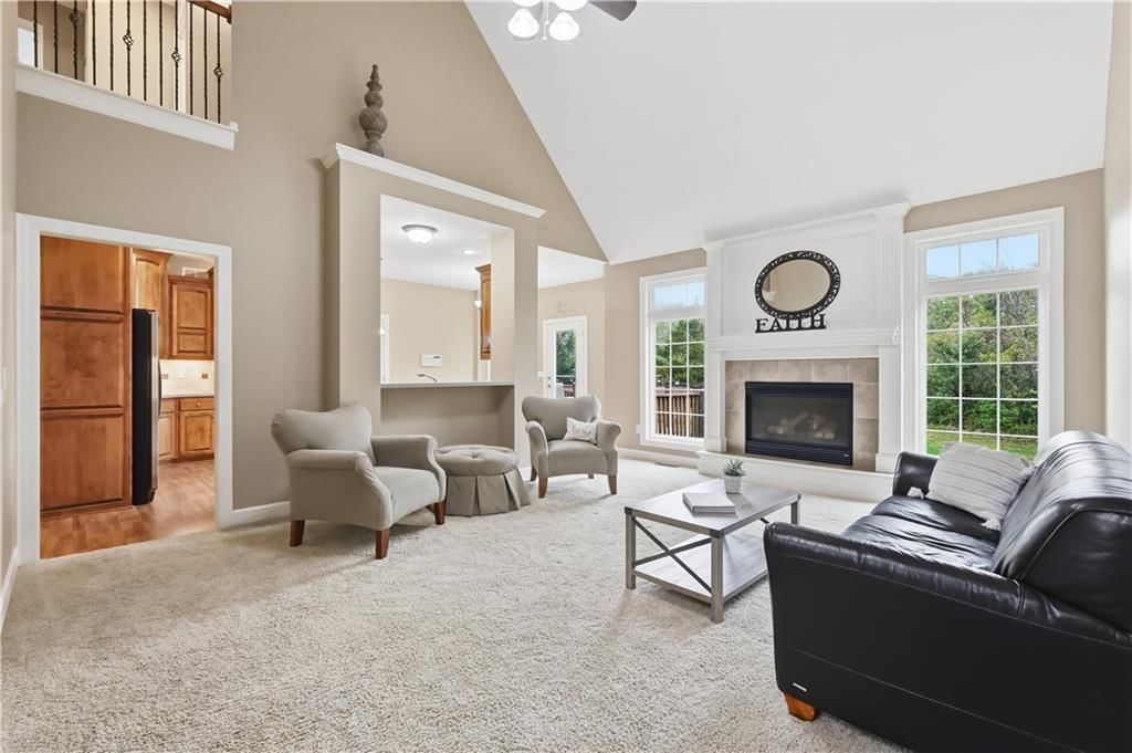 Photo 5 of 33 - 805 SE Willow Place, Blue Springs, MO 64014