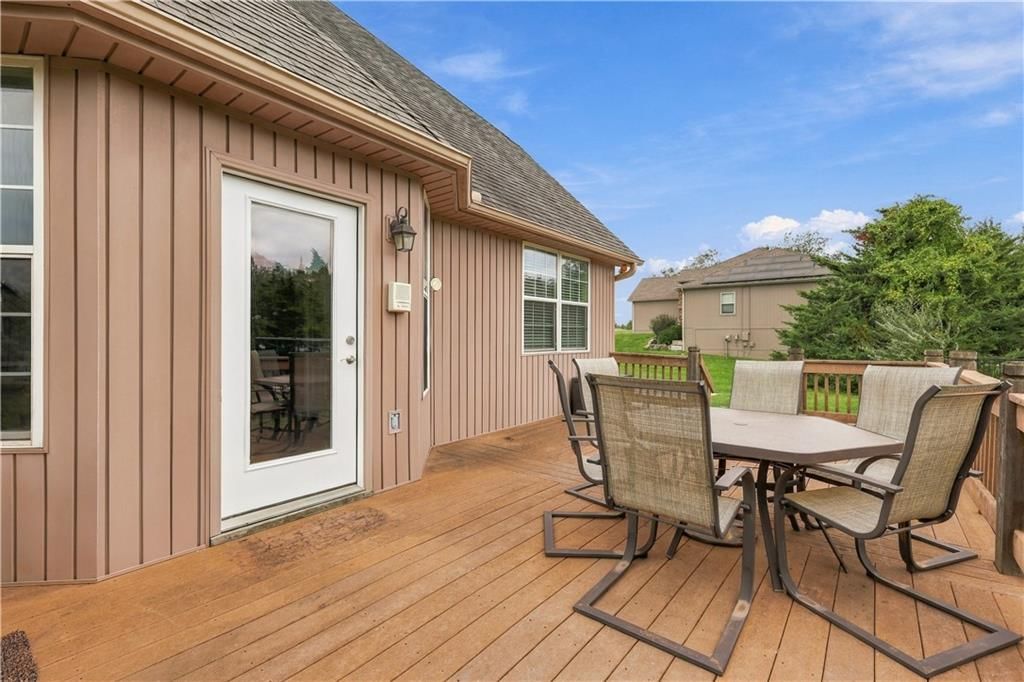 Photo 29 of 33 - 805 SE Willow Place, Blue Springs, MO 64014