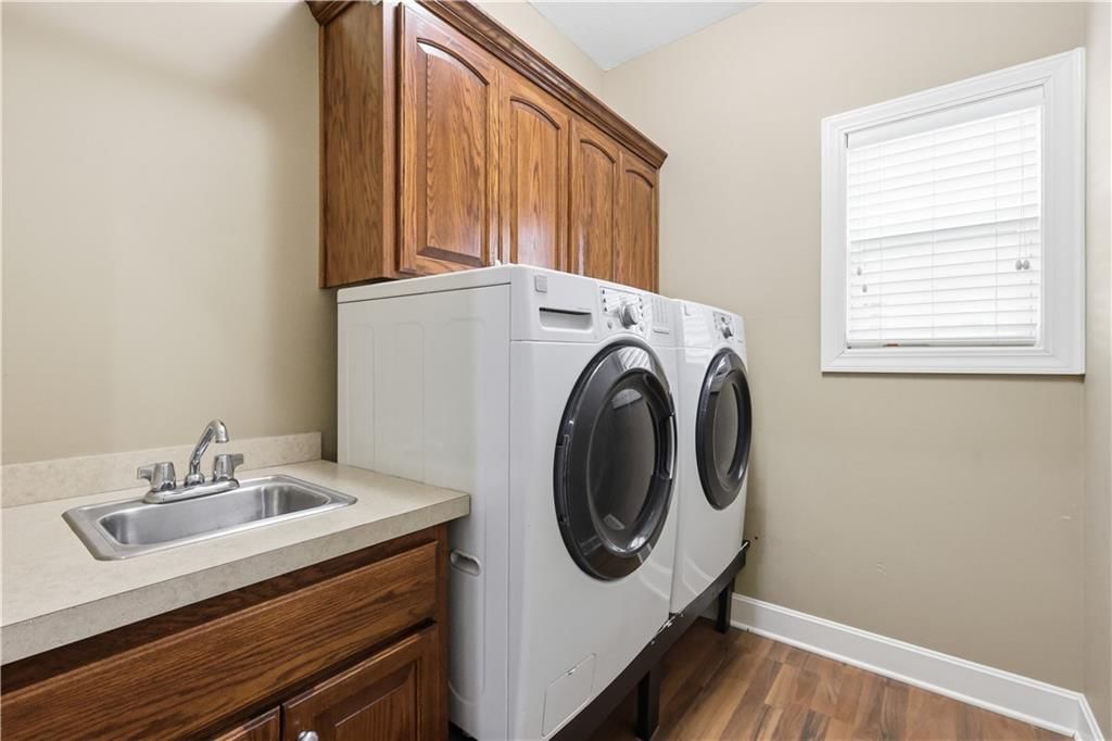 Photo 20 of 33 - 805 SE Willow Place, Blue Springs, MO 64014