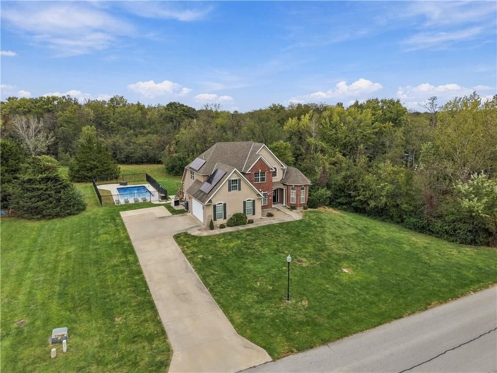 Photo 33 of 33 - 805 SE Willow Place, Blue Springs, MO 64014