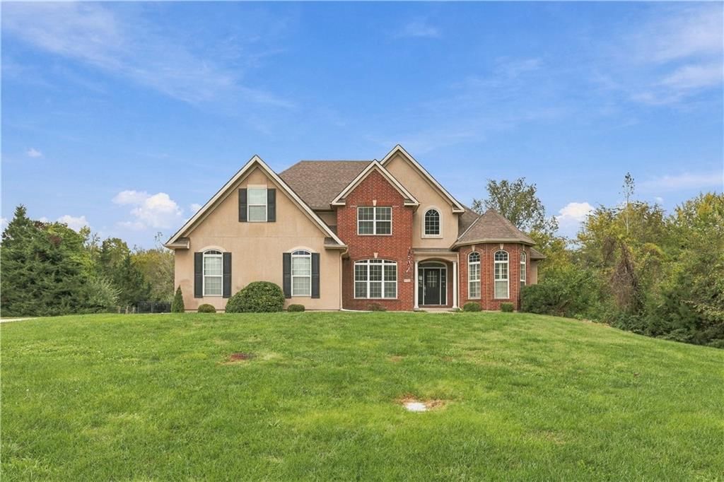 805 SE Willow Place, Blue Springs, MO