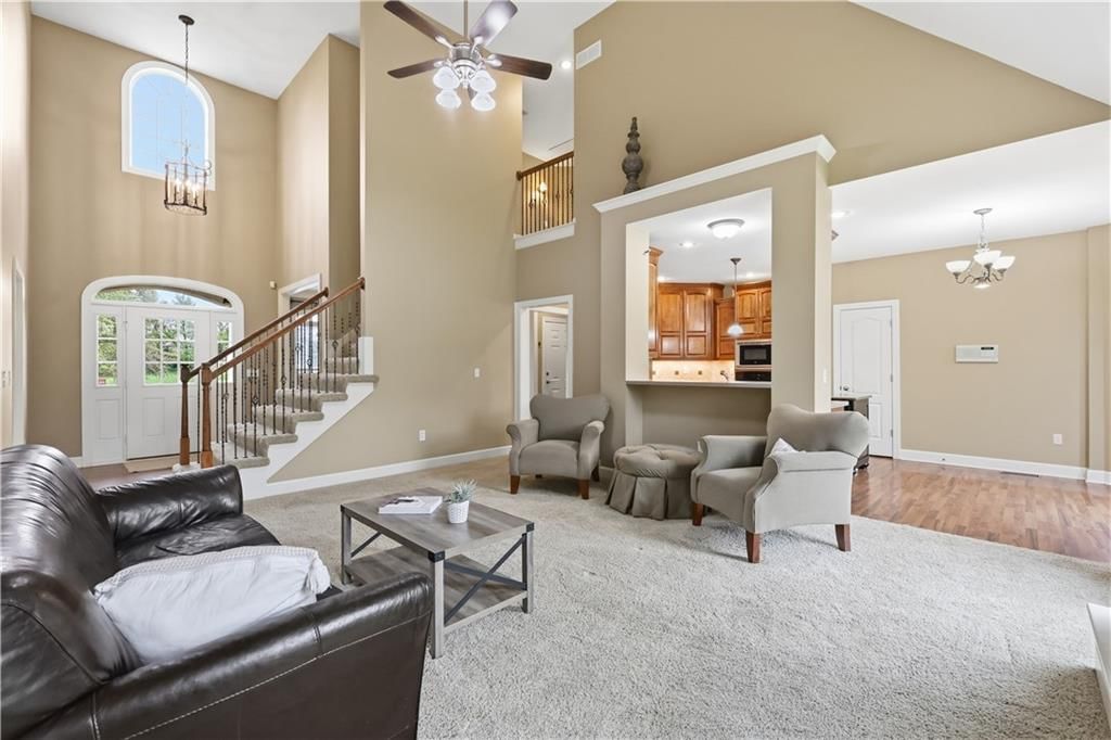 Photo 7 of 33 - 805 SE Willow Place, Blue Springs, MO 64014
