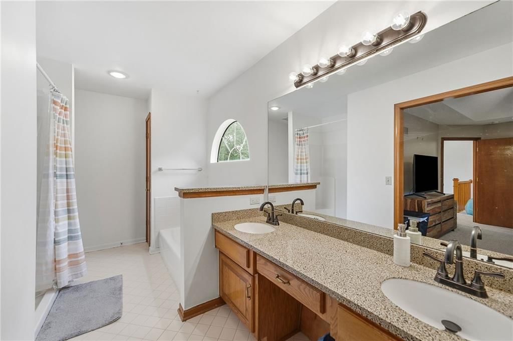 Photo 26 of 42 - 15821 Horton Court, Overland Park, KS 66223