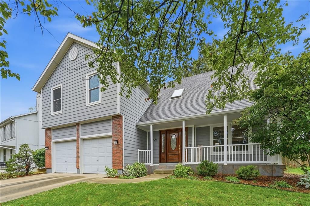 15821 Horton Court, Overland Park, KS: listing photo 2