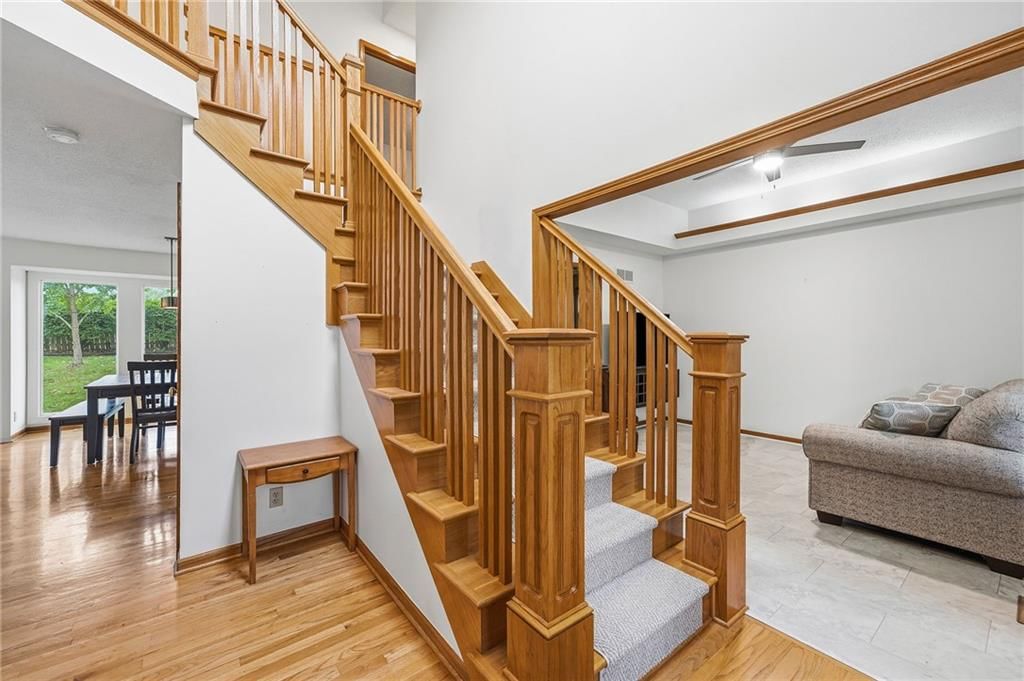 Photo 8 of 42 - 15821 Horton Court, Overland Park, KS 66223