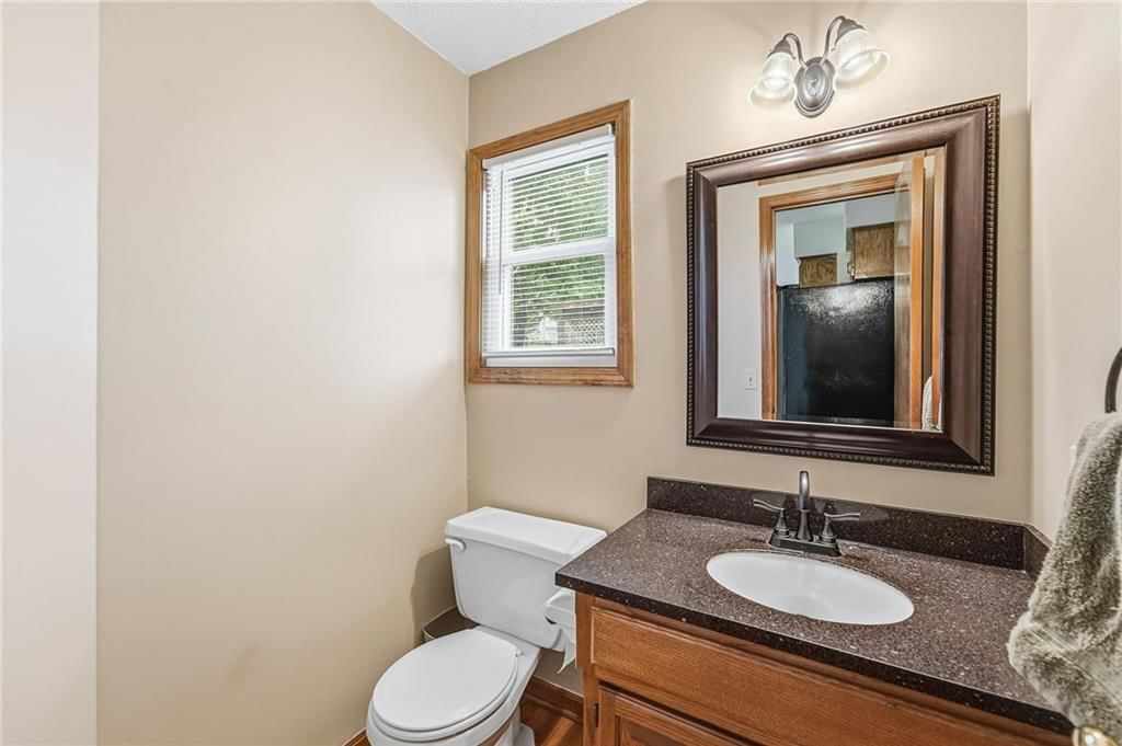 Photo 20 of 42 - 15821 Horton Court, Overland Park, KS 66223