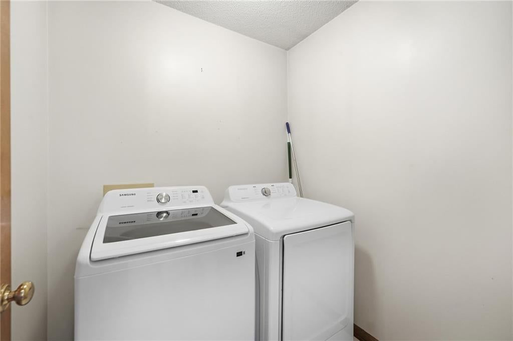 Photo 18 of 42 - 15821 Horton Court, Overland Park, KS 66223
